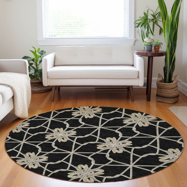 HomeRoots 5' Black and Ivory Geometric Area Rug - Durable, Washable, Indoor/Outdoor Use for Modern Spaces 8' Round 613406