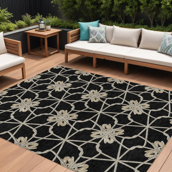 HomeRoots 5' Black and Ivory Geometric Area Rug - Durable, Washable, Indoor/Outdoor Use for Modern Spaces 10' X 14' 613409