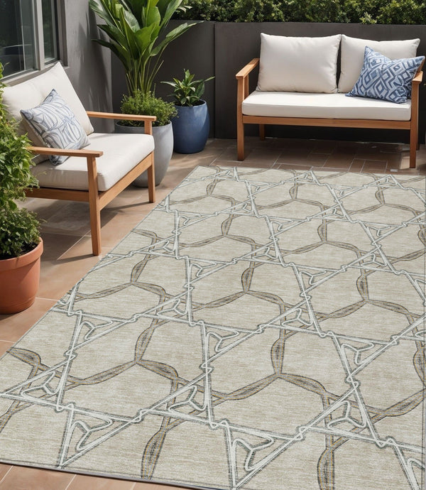Homeroots 3' Geometric Washable Indoor Outdoor Area Rug - Stylish, Durable Design For Home & Patio Spaces Beige Polyester 613459