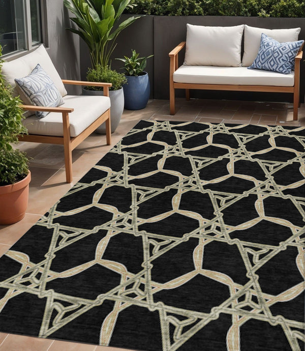 Homeroots 3' Geometric Washable Indoor Outdoor Area Rug - Stylish, Durable Design For Home & Patio Spaces Black Polyester 613465