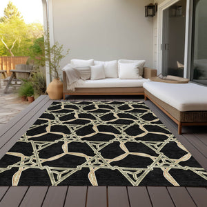 Homeroots 3' Geometric Washable Indoor Outdoor Area Rug - Stylish, Durable Design For Home & Patio Spaces Black Polyester 613465