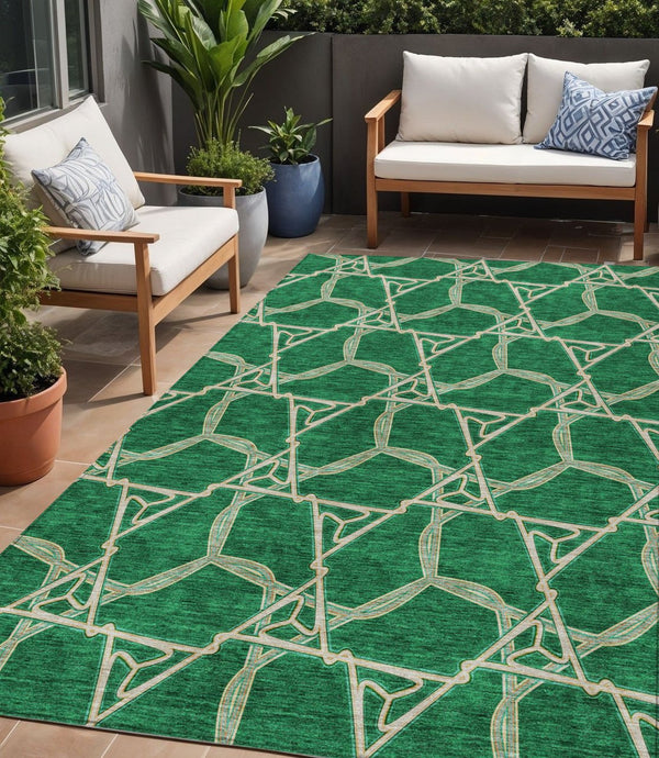 Homeroots 3' Geometric Washable Indoor Outdoor Area Rug - Stylish, Durable Design For Home & Patio Spaces Emerald Polyester 613495