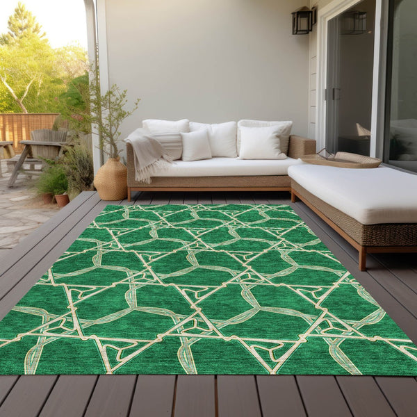 Homeroots 3' Geometric Washable Indoor Outdoor Area Rug - Stylish, Durable Design For Home & Patio Spaces Emerald Polyester 613495