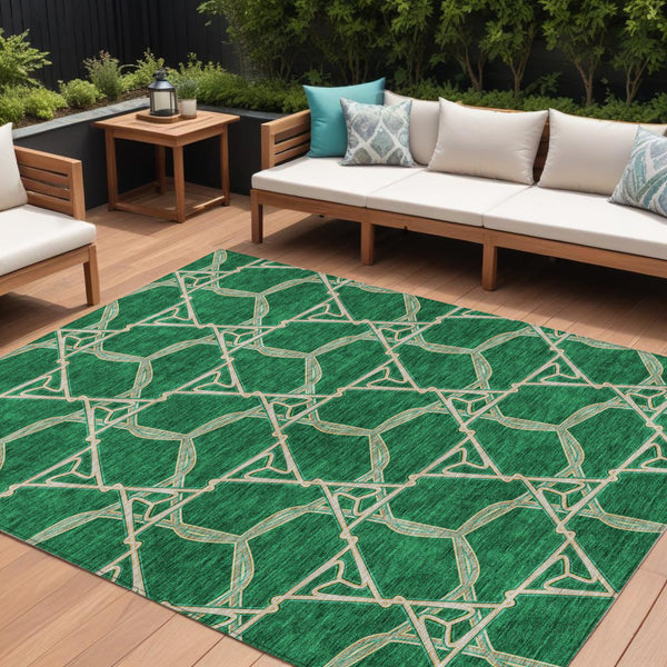 Homeroots 3' Geometric Washable Indoor Outdoor Area Rug - Stylish, Durable Design For Home & Patio Spaces Emerald Polyester 613498