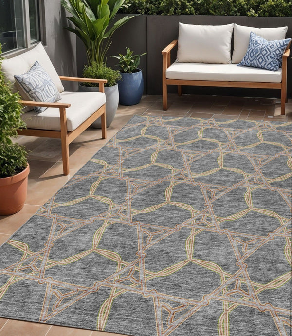 Homeroots 3' Geometric Washable Indoor Outdoor Area Rug - Stylish, Durable Design For Home & Patio Spaces Gray Polyester 613501