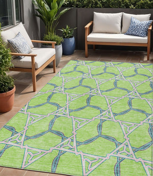 Homeroots 3' Geometric Washable Indoor Outdoor Area Rug - Stylish, Durable Design For Home & Patio Spaces Lime Green Polyester 613507
