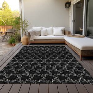 Homeroots 3' X 5' Geometric Washable Area Rug For Indoor & Outdoor Spaces - Durable & Stylish Design Black Polyester 613543