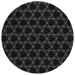 HomeRoots 5' Durable Black and White Geometric Indoor Outdoor Area Rug for High-Traffic Spaces and Style 8' Round 613544