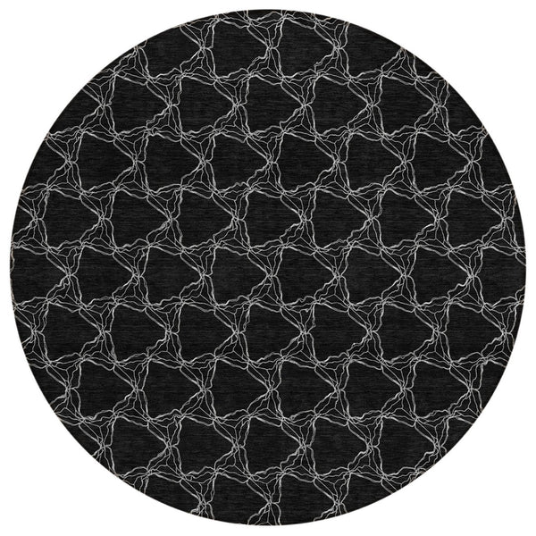 HomeRoots 5' Durable Black and White Geometric Indoor Outdoor Area Rug for High-Traffic Spaces and Style 8' Round 613544