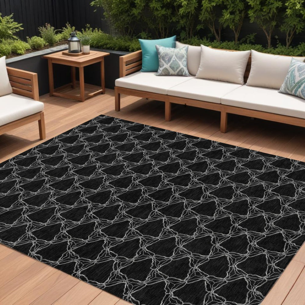 HomeRoots 5' Durable Black and White Geometric Indoor Outdoor Area Rug for High-Traffic Spaces and Style 9' X 12' 613546