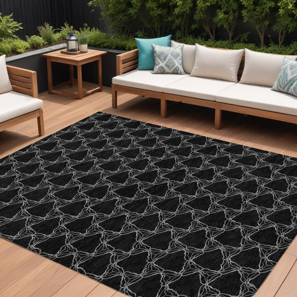 Homeroots 3' X 5' Geometric Washable Area Rug For Indoor & Outdoor Spaces - Durable & Stylish Design Black Polyester 613546