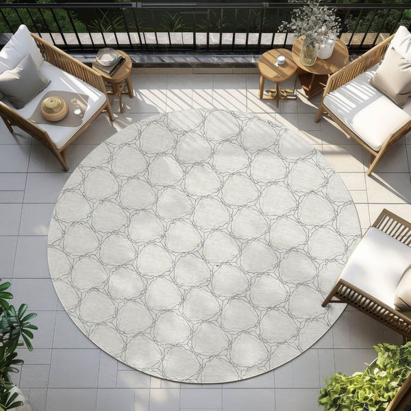 HomeRoots 5' Modern Ivory and Black Geometric Area Rug - Stylish, Washable, Ideal for Indoor and Outdoor Spaces 8' Round 613556