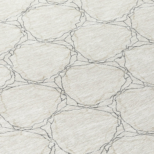 HomeRoots 5' Modern Ivory and Black Geometric Area Rug - Stylish, Washable, Ideal for Indoor and Outdoor Spaces 8' Round 613556