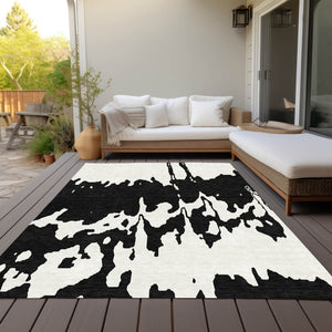 HomeRoots 5' Versatile Black and Ivory Abstract Indoor Outdoor Rug - Washable, Durable, Stylish for Any Space 5' X 8' 613615