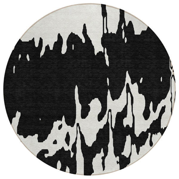 HomeRoots 5' Versatile Black and Ivory Abstract Indoor Outdoor Rug - Washable, Durable, Stylish for Any Space 8' Round 613616