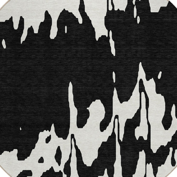 HomeRoots 5' Versatile Black and Ivory Abstract Indoor Outdoor Rug - Washable, Durable, Stylish for Any Space 8' Round 613616