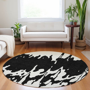 HomeRoots 5' Versatile Black and Ivory Abstract Indoor Outdoor Rug - Washable, Durable, Stylish for Any Space 8' Round 613616
