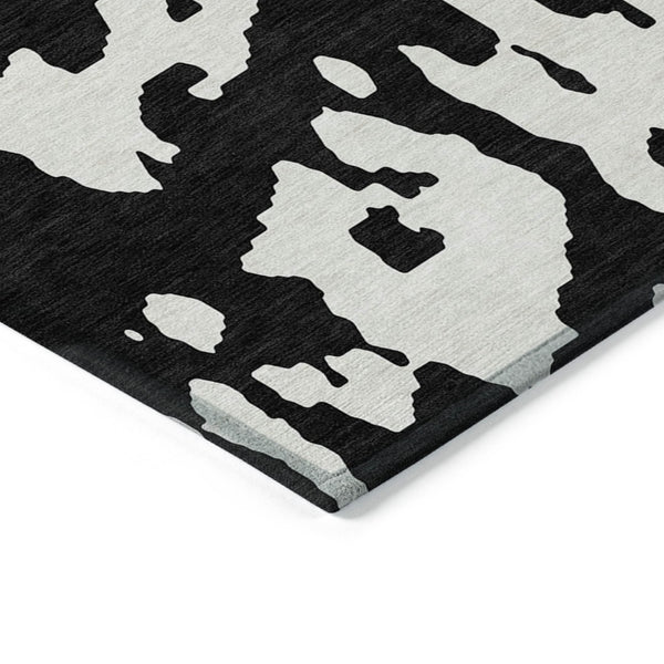 HomeRoots 5' Versatile Black and Ivory Abstract Indoor Outdoor Rug - Washable, Durable, Stylish for Any Space 9' X 12' 613618