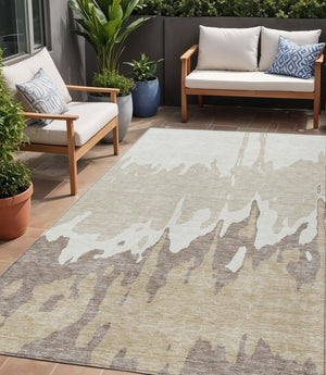 HomeRoots 5' Abstract Ivory and Beige Area Rug - Stylish, Washable, Stain-Resistant for Indoor and Outdoor Use 5' X 8' 613633