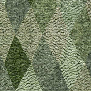 HomeRoots 5' Washable Argyle Area Rug in Mint Green & Sage – Durable, Stylish for Indoor & Outdoor Spaces 5' X 8' 613688