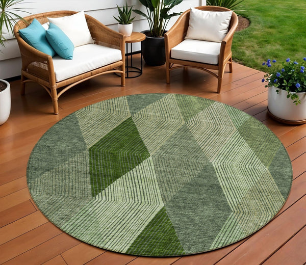HomeRoots 5' Washable Argyle Area Rug in Mint Green & Sage – Durable, Stylish for Indoor & Outdoor Spaces 8' Round 613689