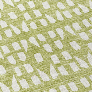 HomeRoots 5' Sage and Ivory Geometric Area Rug - Stylish, Washable, Durable for Indoor and Outdoor Spaces 8' Round 613749