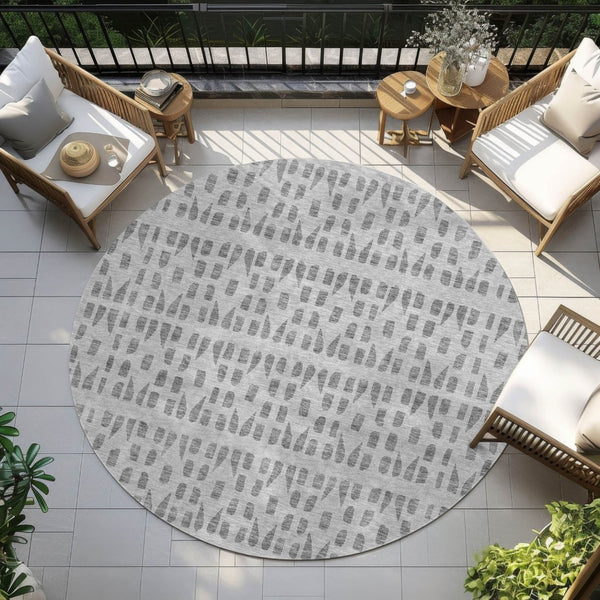 HomeRoots 5' Gray and Ivory Geometric Area Rug - Durable, Washable, Stylish Accent for Indoor or Outdoor Use 8' Round 613773