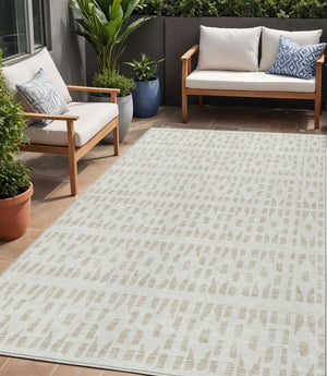 HomeRoots 5' Elegant Ivory and Beige Geometric Area Rug - Machine Washable, Indoor/Outdoor Durability 5' X 8' 613778