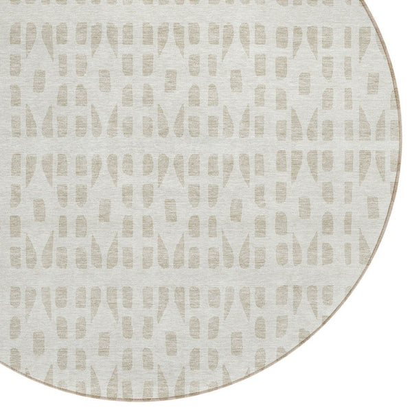 HomeRoots 5' Elegant Ivory and Beige Geometric Area Rug - Machine Washable, Indoor/Outdoor Durability 8' Round 613779