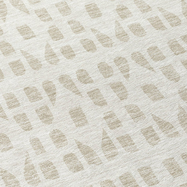 HomeRoots 5' Elegant Ivory and Beige Geometric Area Rug - Machine Washable, Indoor/Outdoor Durability 8' Round 613779