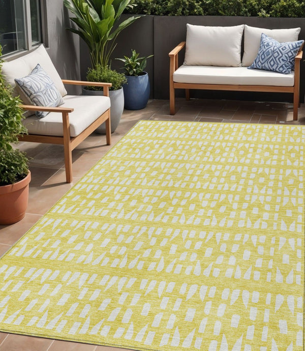 HomeRoots 5' Bright Yellow and Ivory Geometric Washable Area Rug for Indoor and Outdoor Spaces, Durable Design 5' X 8' 613814