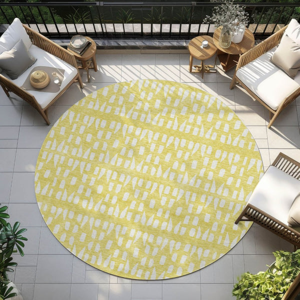 HomeRoots 5' Bright Yellow and Ivory Geometric Washable Area Rug for Indoor and Outdoor Spaces, Durable Design 8' Round 613815