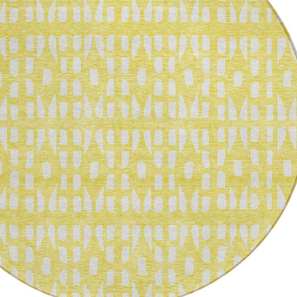 HomeRoots 5' Bright Yellow and Ivory Geometric Washable Area Rug for Indoor and Outdoor Spaces, Durable Design 8' Round 613815