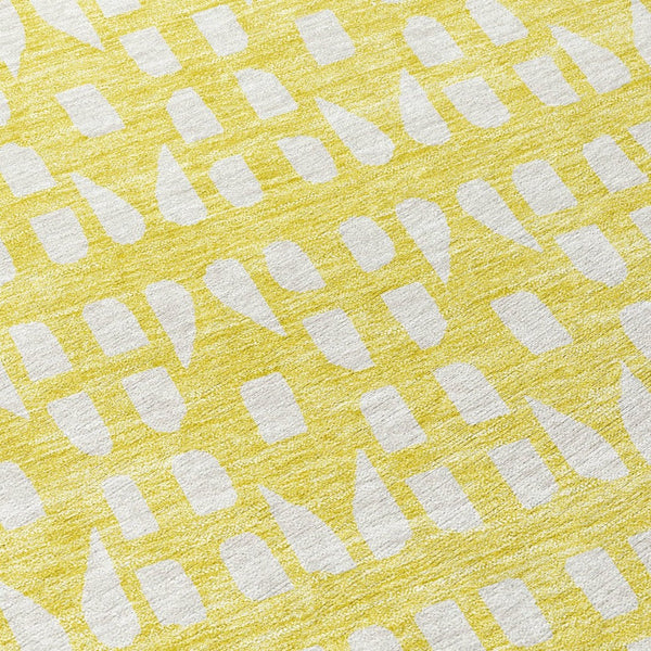 HomeRoots 5' Bright Yellow and Ivory Geometric Washable Area Rug for Indoor and Outdoor Spaces, Durable Design 8' Round 613815