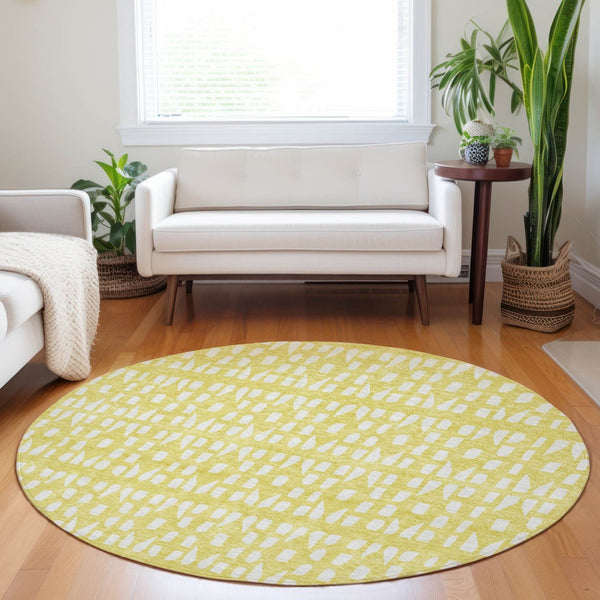 HomeRoots 5' Bright Yellow and Ivory Geometric Washable Area Rug for Indoor and Outdoor Spaces, Durable Design 8' Round 613815