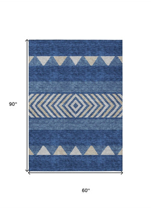 HomeRoots 5' Southwestern-Inspired Indoor/Outdoor Area Rug in Navy Blue, Ivory & Beige – Machine Washable! 5' X 8' 613928