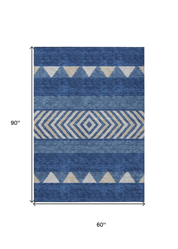 HomeRoots 5' Southwestern-Inspired Indoor/Outdoor Area Rug in Navy Blue, Ivory & Beige – Machine Washable! 5' X 8' 613928