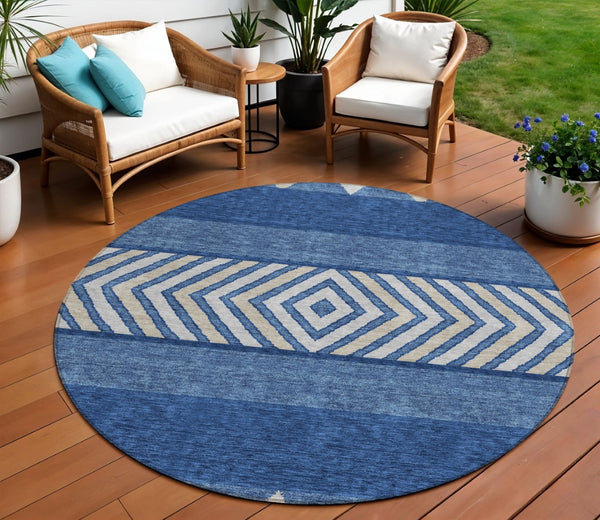 HomeRoots 5' Southwestern-Inspired Indoor/Outdoor Area Rug in Navy Blue, Ivory & Beige – Machine Washable! 8' Round 613929