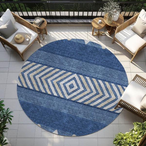 HomeRoots 5' Southwestern-Inspired Indoor/Outdoor Area Rug in Navy Blue, Ivory & Beige – Machine Washable! 8' Round 613929