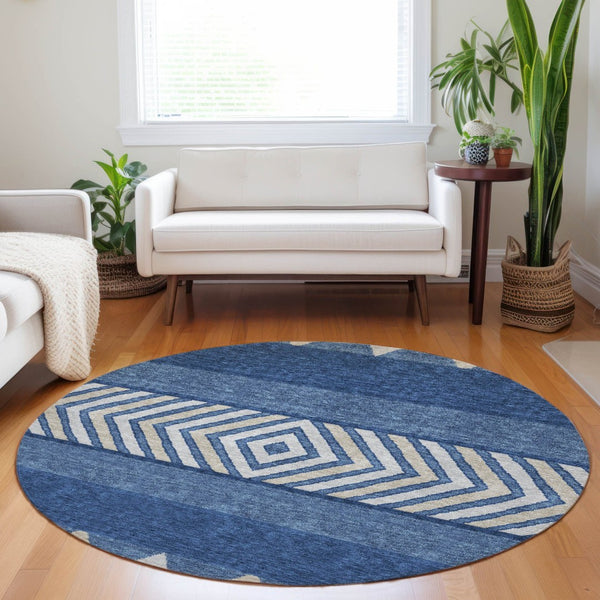 HomeRoots 5' Southwestern-Inspired Indoor/Outdoor Area Rug in Navy Blue, Ivory & Beige – Machine Washable! 8' Round 613929