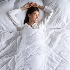 English Elm Oversized Cooling Down Alternative Comforter - Silky Nylon Jersey, Noiseless Diamond Quilt, Oeko-Tex White 22.83 L x 20.87 W x 8.07 H B035P268147