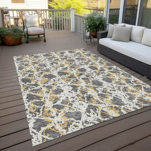 HomeRoots 5' Abstract Gray and Ivory Area Rug - Stylish, Washable, and Durable for Indoor or Outdoor Use 5' X 8' 614162