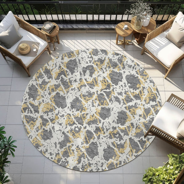 HomeRoots 5' Abstract Gray and Ivory Area Rug - Stylish, Washable, and Durable for Indoor or Outdoor Use 8' Round 614163