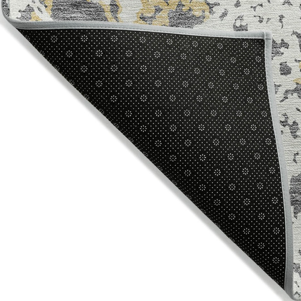 HomeRoots 5' Abstract Gray and Ivory Area Rug - Stylish, Washable, and Durable for Indoor or Outdoor Use 8' Round 614163