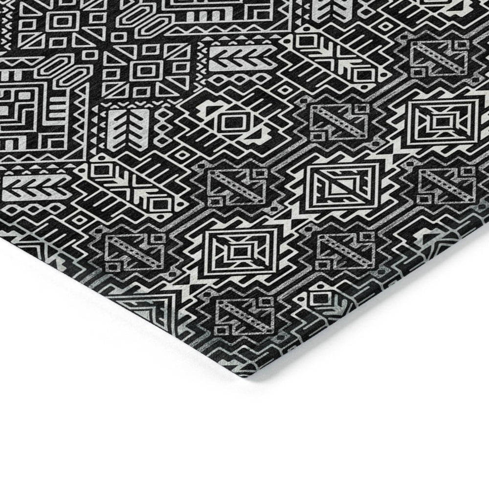 HomeRoots 5' Black and Ivory Tribal Area Rug - Stylish, Washable Design for Indoor and Outdoor Spaces 5' X 8' 614204