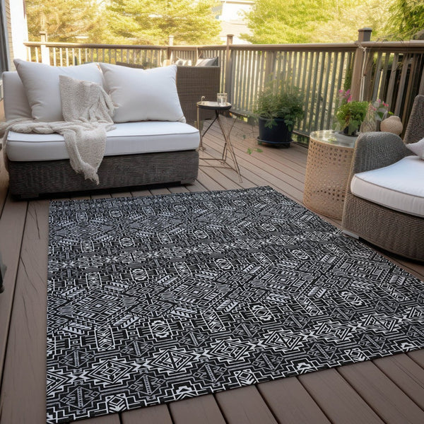 HomeRoots 5' Black and Ivory Tribal Area Rug - Stylish, Washable Design for Indoor and Outdoor Spaces 5' X 8' 614204