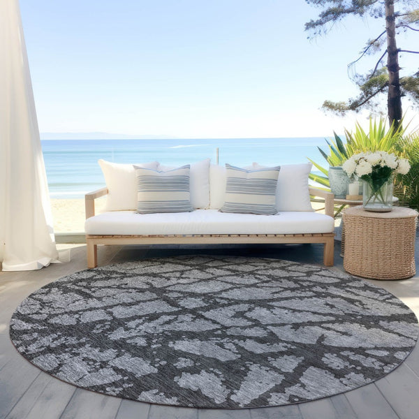 HomeRoots 5' Durable Gray and Charcoal Abstract Area Rug - Stylish, Washable Design for Indoor and Outdoor Use 8' Round 614355