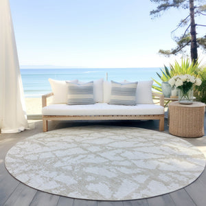 HomeRoots 5' Stylish Ivory and Beige Abstract Rug - Durable, Washable Indoor/Outdoor Area Rug for High Traffic Spaces 8' Round 614361
