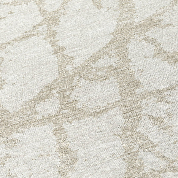 HomeRoots 5' Stylish Ivory and Beige Abstract Rug - Durable, Washable Indoor/Outdoor Area Rug for High Traffic Spaces 8' Round 614361
