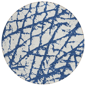 HomeRoots 5' Modern Navy Blue and Ivory Abstract Washable Area Rug for Indoor and Outdoor High-Traffic Spaces 8' Round 614373